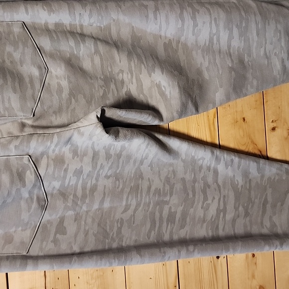 Alphalete Core Joggers Silver Camo - Men's Size Small - Picture 10 of 11